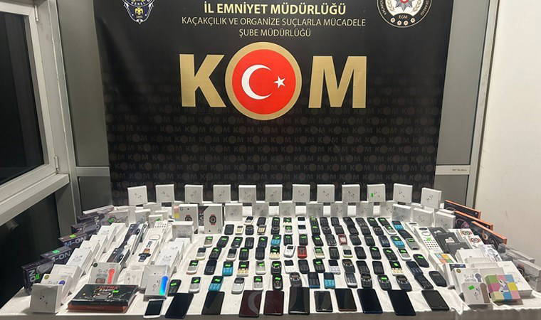 Kütahya'da 'kaçakçılık' operasyonu: 102 telefon ve 25 akıllı saat ele geçirildi