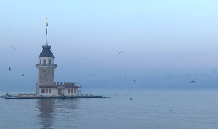 İstanbul'da 'sis' etkisi: Kartpostallık görüntüler oluştu