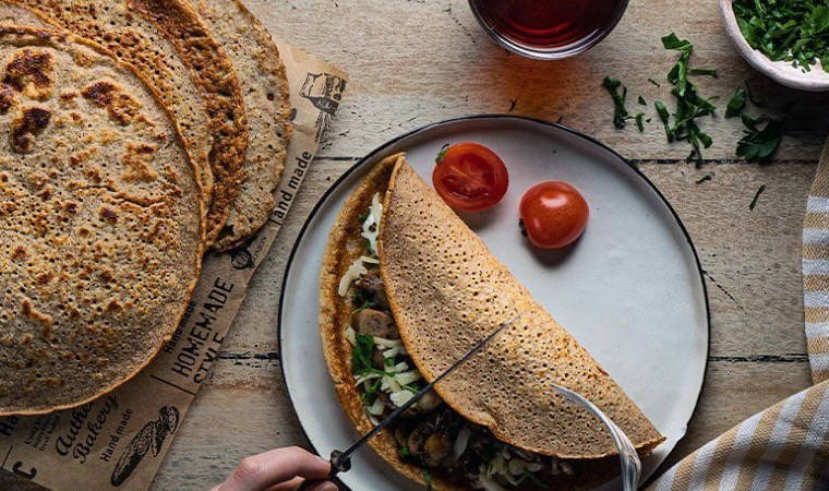 Sağlıklı bir lezzetle güne başlamak isteyenlerin favorisi olacak tarif: Karabuğdaylı glütensiz krep tarifi