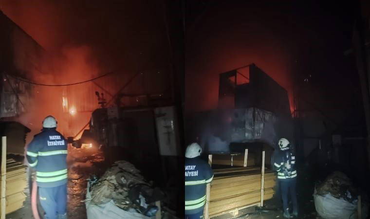 Hatay'da PVC fabrikasında korkutan yangın!