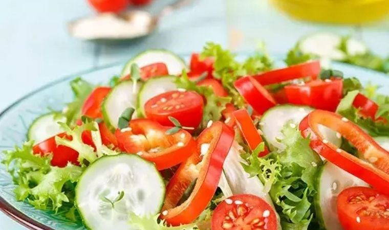 Enfes kuzu kulağı salatası tarifi