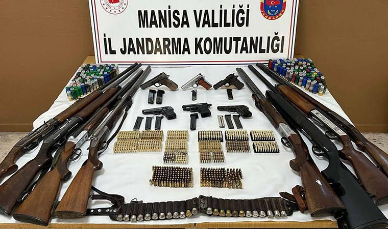 Manisa'da 2 ilçede 'ruhsatsız silah' operasyonu: Çok sayıda gözaltı...