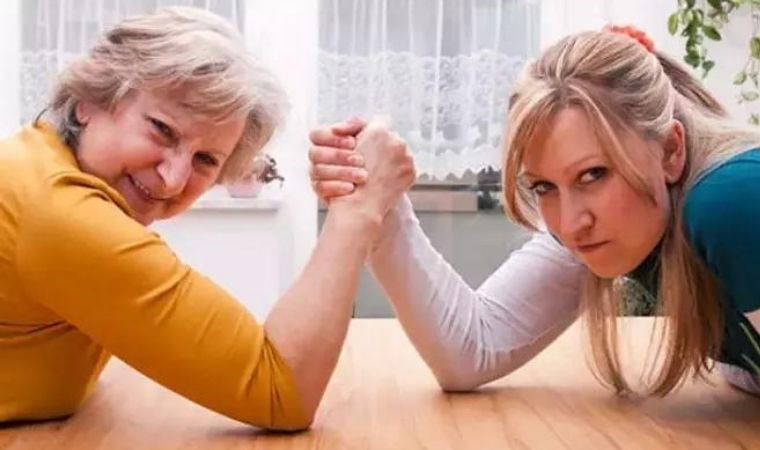 Kayınvalidesiyle bir türlü anlaşamayan 3 kadın burcu: Bu burçlar kocalarının eşiyle uyuşmuyor