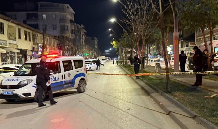 Tartıştığı kişiye sokak ortasında kurşun yağdırıp kaçtı!