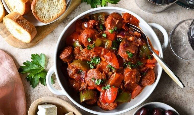 Komşu mutfağının enfes lezzeti: Spetsofai tarifi