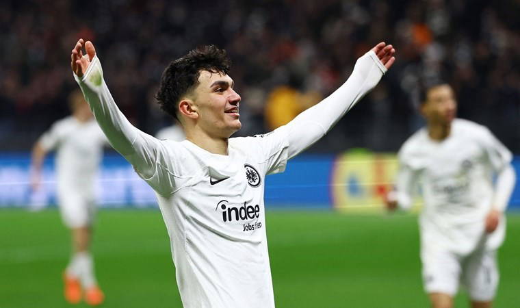 Can Uzun attı, Frankfurt son 16'ya çok yaklaştı!