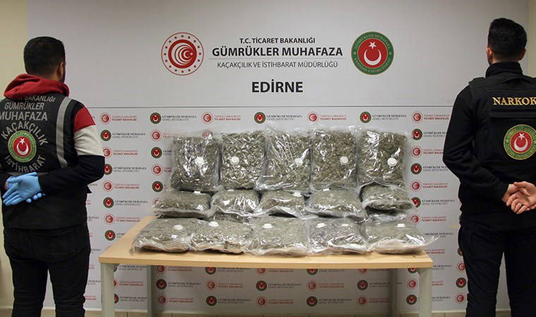 Kapıkule'de 2 TIR'a uyuşturucu baskını! Tam 21 kilo ele geçirildi...