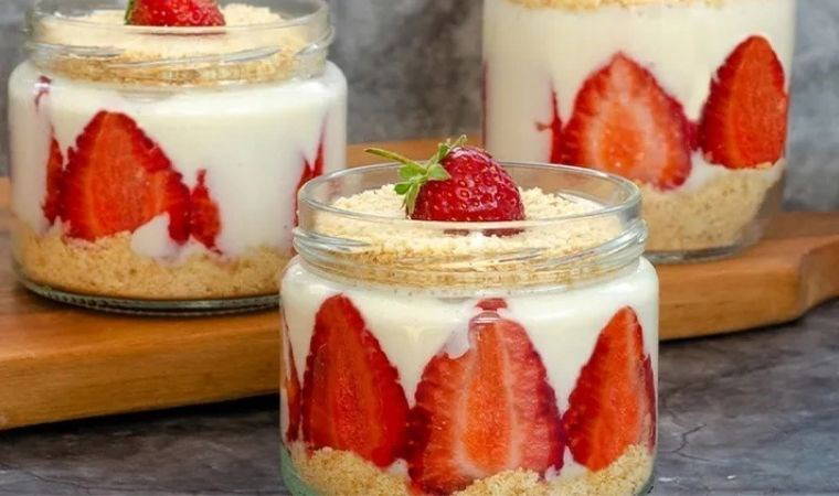 Hem hafif hem de pratik: Çilekli magnolia tarifi