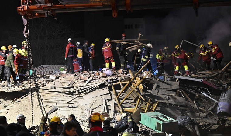 Son dakika... Konya'da çöken 4 katlı binadan acı haber: 2 kişinin cansız bedenine ulaşıldı