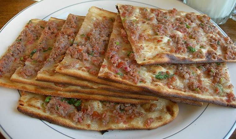 Bakanlık ifşa etti: Etli ekmeğin içinden çıkan şok etti!