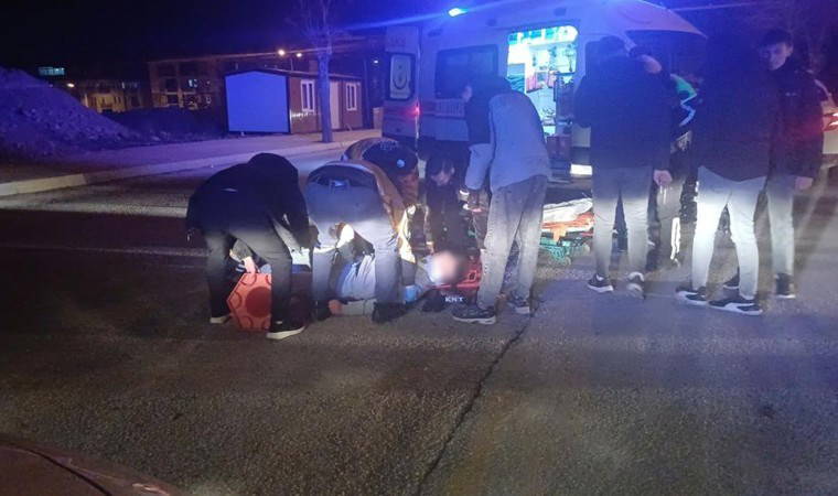 Kaçmaya çalışan 17 yaşındaki ehliyetsiz ve alkollü sürücü, polis aracına çarptı!