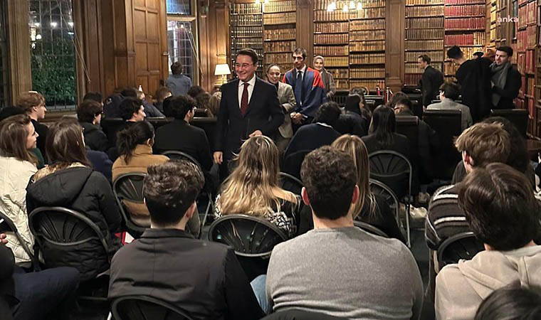 Ali Babacan, Oxford Union'da: 'Halkımızın güçlü bir demokratik sisteme olan sarsılmaz bir iradesi var'