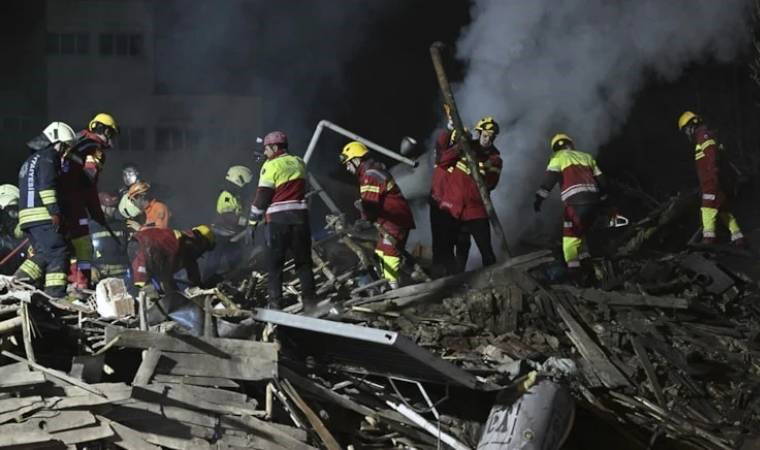 Konya'da çöken binanın bulunduğu cadde yeniden trafiğe açıldı