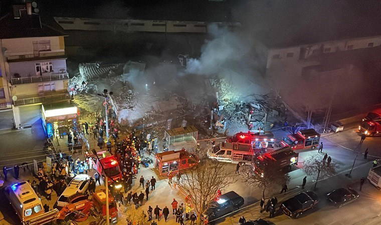 Fayanslar düşmeye başlamış