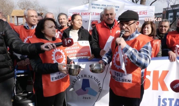 Emeklilerden 'çadırlı' ve 'küçük tencereli' eylem: “Küçülte küçülte bu kadar oldu. Suyu kaynatıp çocuklarımıza çorba diye bunu içireceğiz”