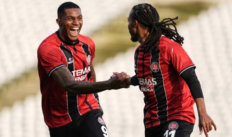 Fatih Karagümrük 3 puanı 9 kişi ile aldı!