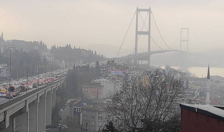 İstanbul Boğazı'nda sis etkili oluyor