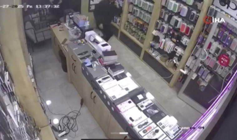 Bursa’da deprem paniği... O anlar kameralara yansıdı!