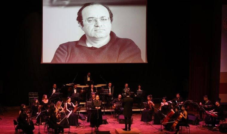 Uğur Mumcu şarkı ve türkülerle anıldı