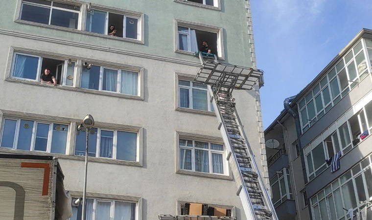 Kartal’da panik yaratan olay: Çatlaklar oluşan 7 katlı bina tahliye edildi