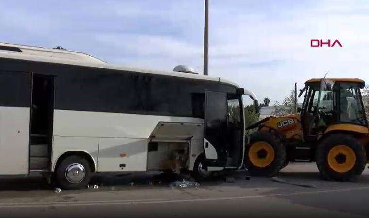 Antalya'da feci kaza... Midibüs ile iş makinesi çarpıştı: Çok sayıda yaralı var!