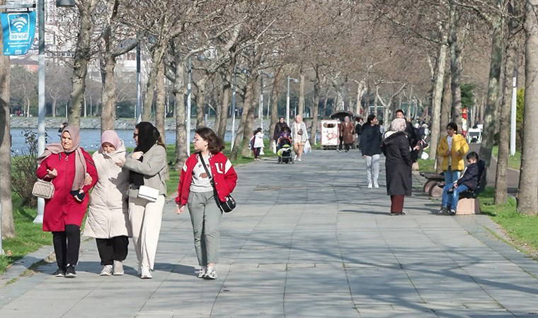 İstanbul'da güneşli havayı fırsat bilenler sahilleri doldurdu