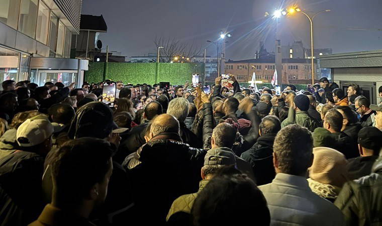 3 gazeteciye ‘bilirkişi’ gözaltısı… Yurttaşlar Halk TV’nin önünde toplandı!