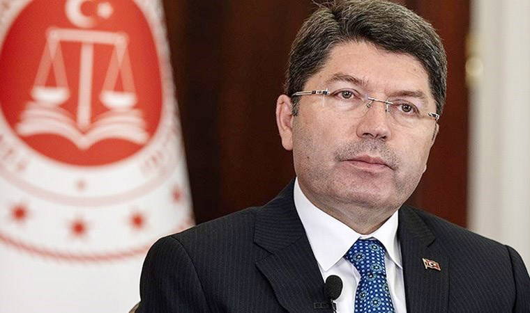 'Gazetecilik faaliyeti ile kimse gözaltına alınmaz'