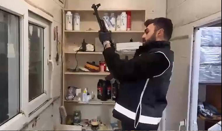 Bursa'da ev ve işyerlerine baskın... 'Ruhsatsız silah' ve 'tarihi eser kaçakçılığı' operasyonu: 2 tutuklama