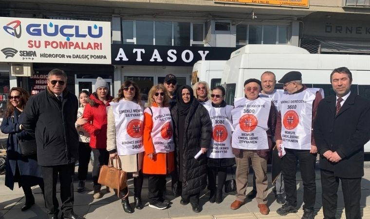 Memur-Sen önünde eylem: Başka ülkenin emeklisinin bulaşığını yıkamak zorunda bırakılıyoruz