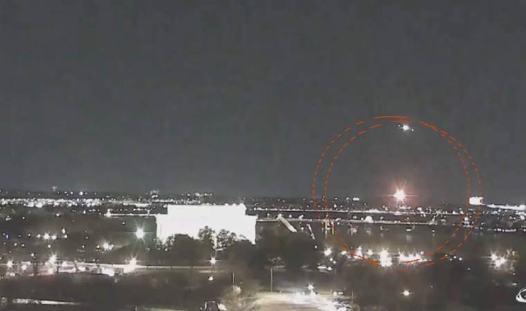 ABD'de yolcu uçağı ile askeri helikopter havada çarpıştı!