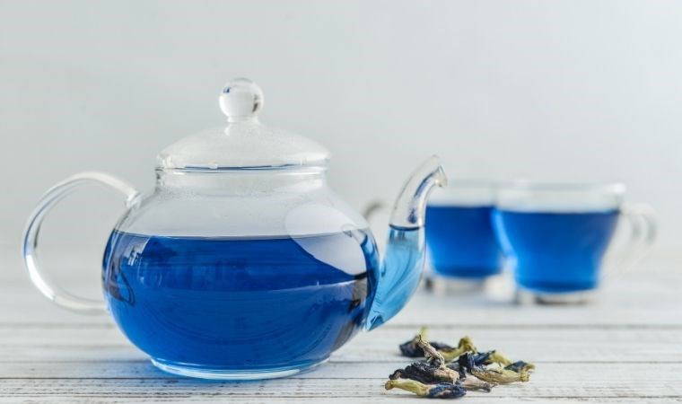 Sağlıklı yaşam tutkunlarının favorisi oldu: Mavi rengiyle dikkat çeken mucize çay