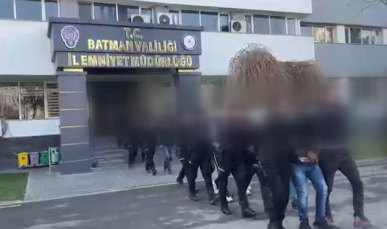 Araçtan attıkları çuvaldan 4 kilo uyuşturucu çıktı: 6 tutuklama