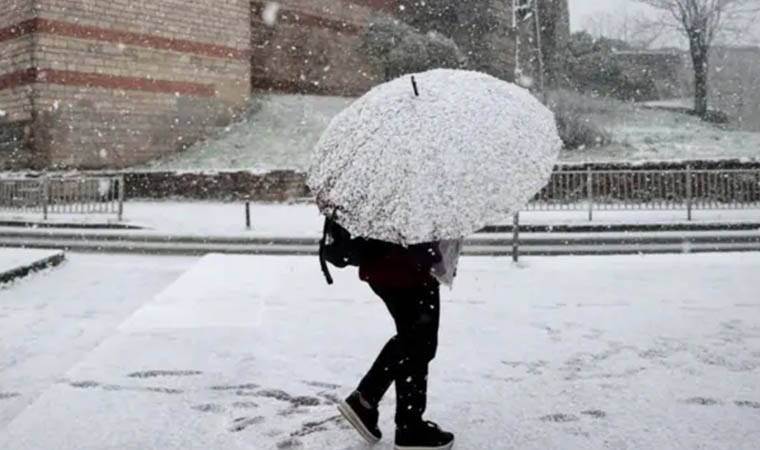 İstanbul Valiliği uyardı: Hava sıcaklığı düşecek, kar geliyor!