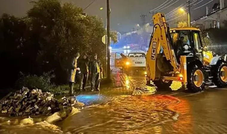 Datça'da taşkının bilançosu: Ev ve işyerlerini su bastı