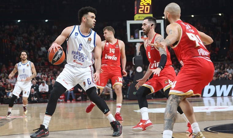 Anadolu Efes, Olympiakos'u salladı ama yıkamadı
