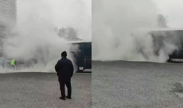 Metrobüste panik anları... Dumanlar yükseldi, yolcular tahliye edildi!