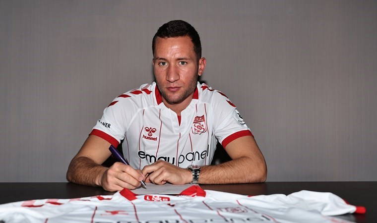 Sivasspor, Sırp futbolcu Veljko Simic'i transfer etti
