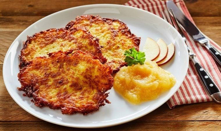 Alman usulü mücver: Tam ölçüsüyle reibekuchen tarifi