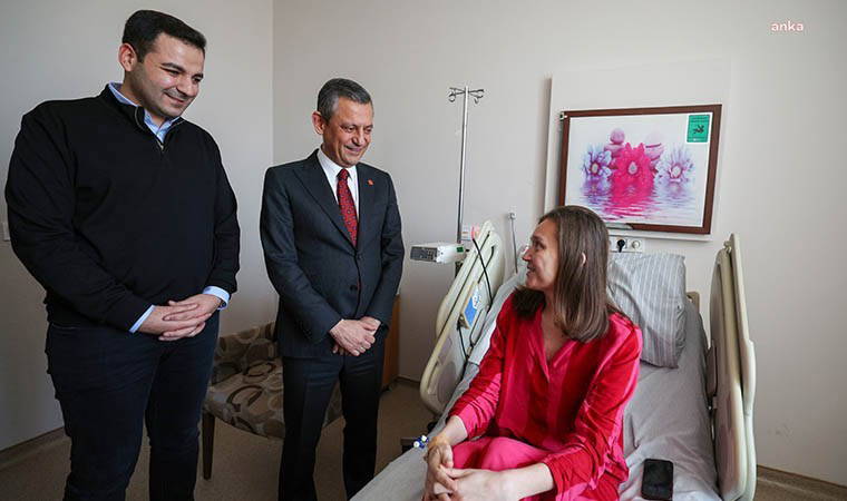 Özgür Özel hastanede tedavisi devam eden Şehzadeler Belediye Başkanı Durbay'ı ziyaret etti