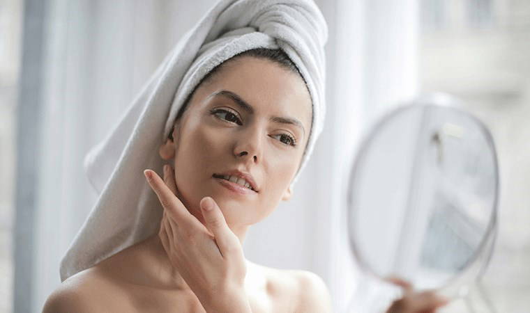 Siyah noktalarla savaşıyor, gözenekleri anında temizliyor: Cildinizi siyah noktalardan arındıran 5 doğal maske tarifi