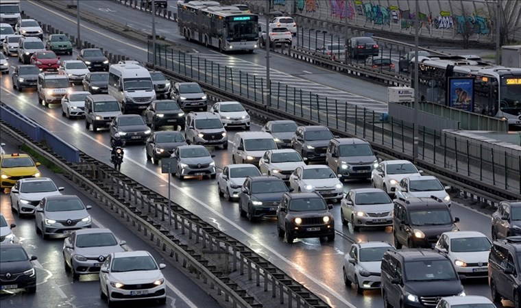 İstanbul'da sabah saatlerinde trafik yoğunluğu! Yüzde 62'ye ulaştı