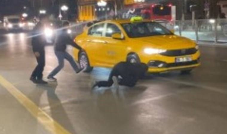 Ankara’da sokak ortasında dehşet: Taksileri durdurup şoförlere saldırdılar!