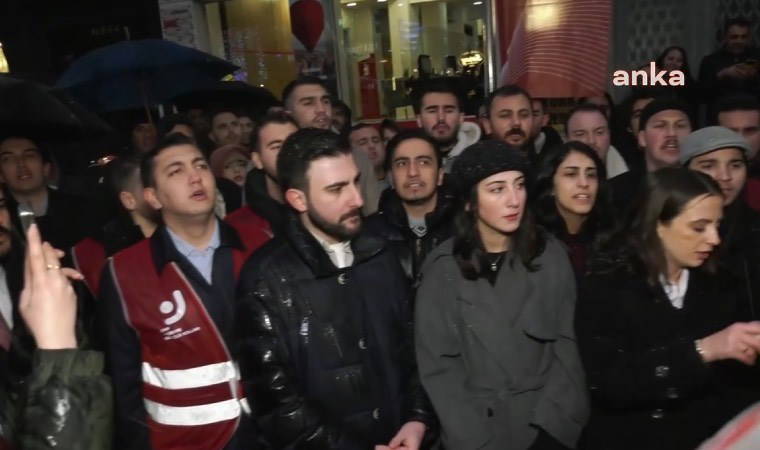 CHP'li gençler TSK'dan ihraç edilen teğmenlere destek verdi: 'Mustafa Kemal’in askerleriyiz' demek suç değildir, olamaz