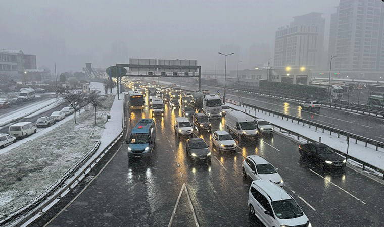 İstanbul’da kar yağışı etkili oluyor! Trafikte son durum ne?
