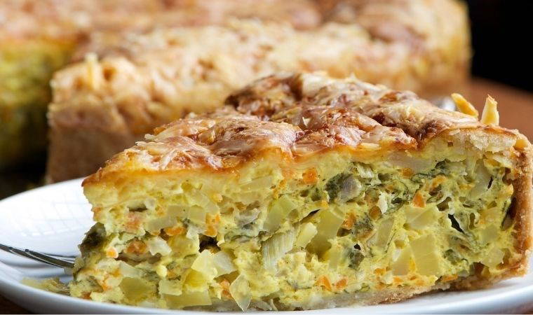 Kahvaltı sofralarına çok yakışan pratik lezzet: Sebzeli kek tarifi