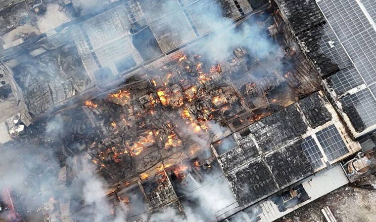 Afyonkarahisar'da çıkan yangın 12 saattir sürüyor