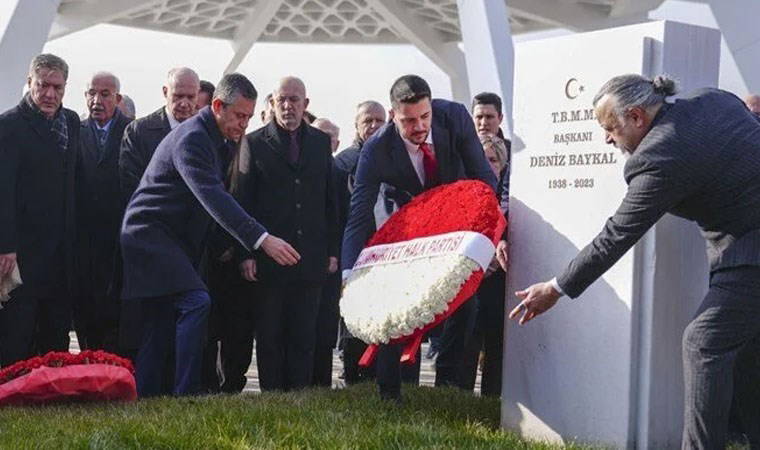 Deniz Baykal kabri başında anıldı