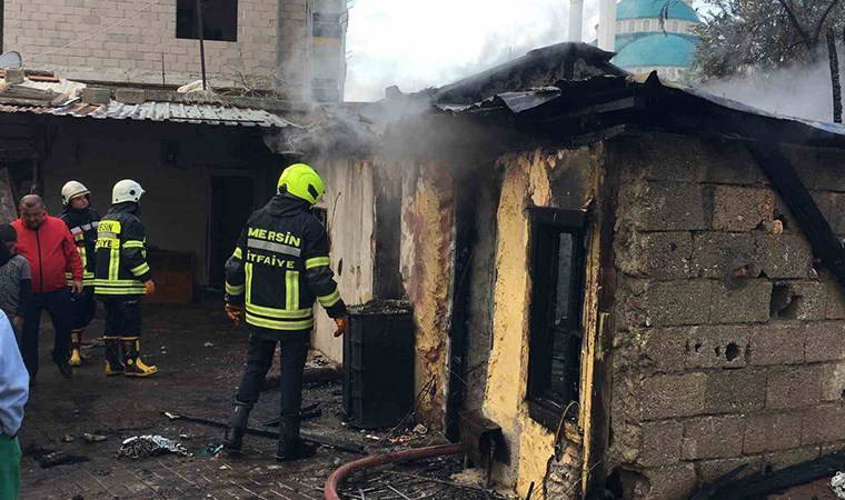 Mersin'de yangın paniği! 6 kişilik ailenin evi alev alev yandı: Anne ve çocuklar gözyaşı döktü