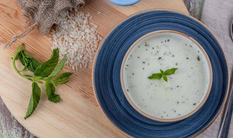 Soğuk havalarda içinizi ısıtacak lezzet: Tam ölçüsüyle yayla çorbası tarifi